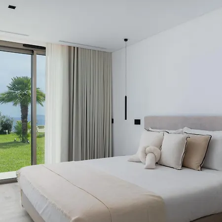 Villa Guindaste I By An Island *