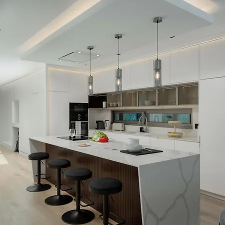 Guindaste I By An Island *