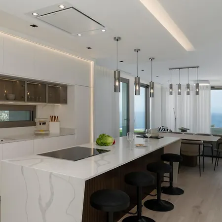 Guindaste I By An Island *