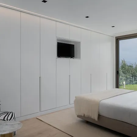 Guindaste I By An Island * Sao Roque Do Faial