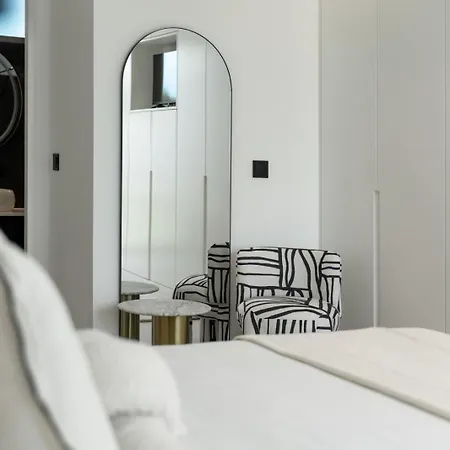 Guindaste I By An Island São Roque do Faial