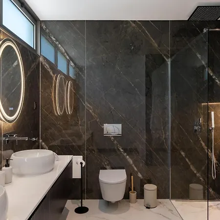 Guindaste I By An Island São Roque do Faial