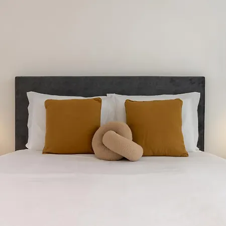 Guindaste I By An Island