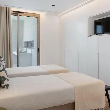 Guindaste I By An Island *