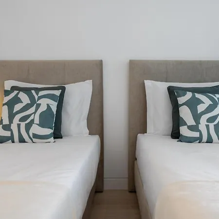 Guindaste I By An Island *