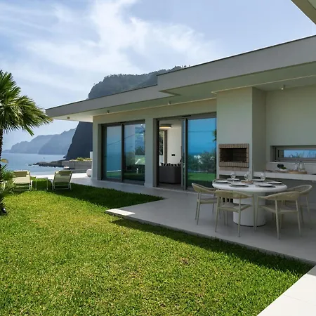 Guindaste I By An Island Villa *